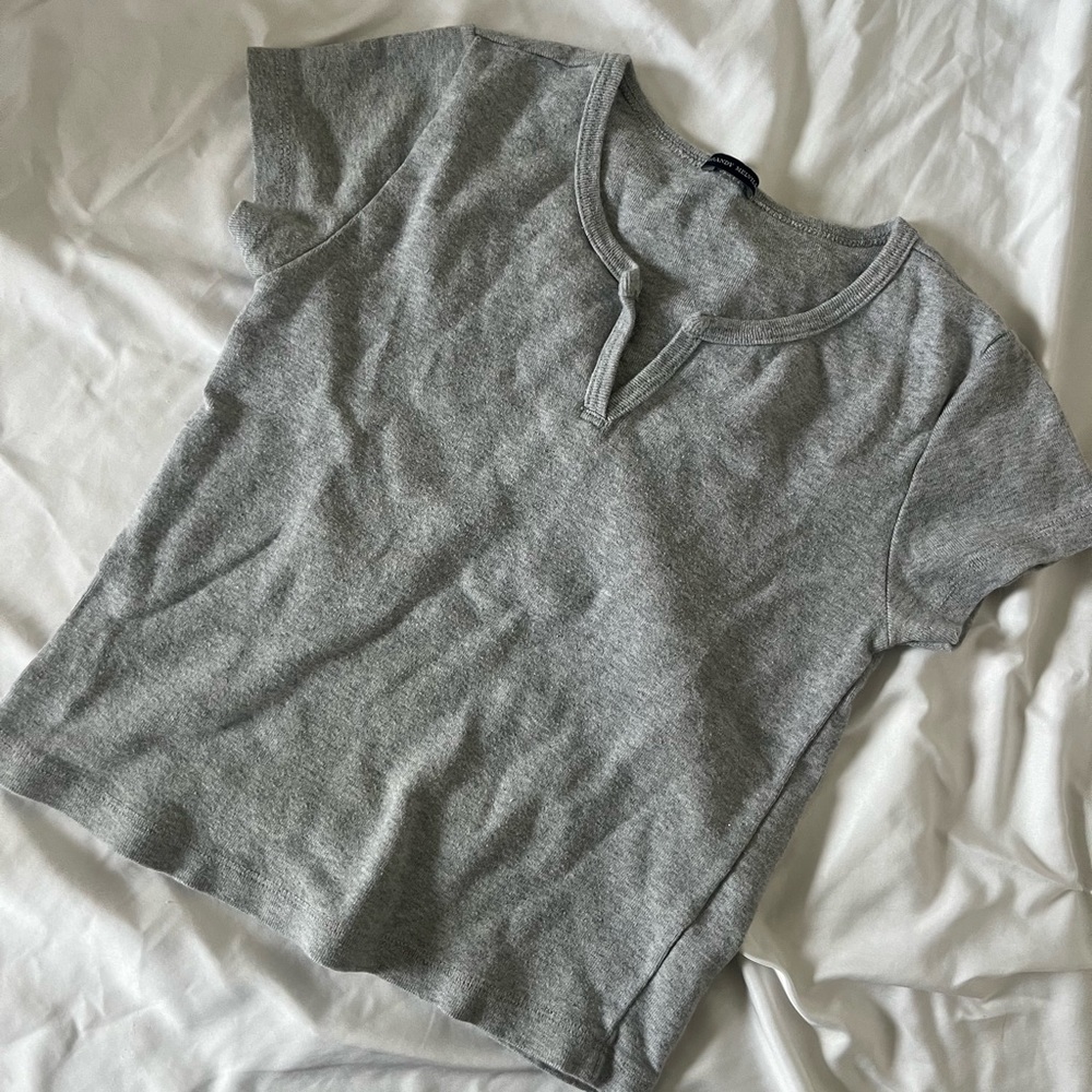 brandy melville grey crop top